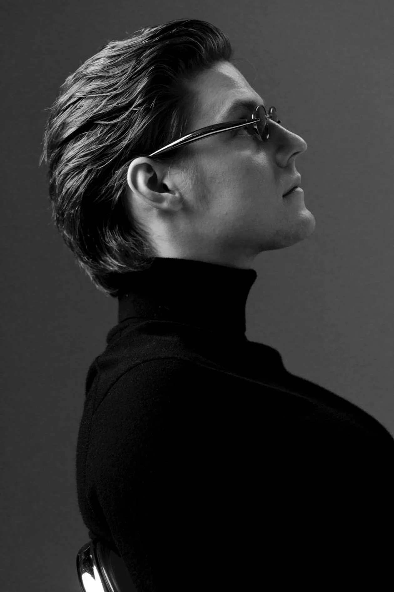 Водолазка, 12 STOREEZ; очки, BOTTEGA VENETA. Все вещи представлены на Lamoda