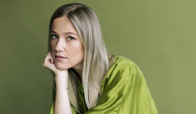«Писала до работы, в обед, в ночи»: Елизавета Ракова — о романе «Год Черной Обезьяны»