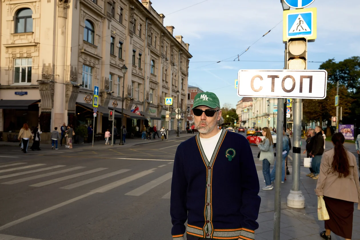 Tesla Boy &#x43d;&#x430; &#x41f;&#x43e;&#x43a;&#x440;&#x43e;&#x432;&#x43a;&#x435;. &#x424;&#x43e;&#x442;&#x43e;: &#x41e;&#x43b;&#x435;&#x441;&#x44f; &#x420;&#x43e;&#x43c;&#x430;&#x43d;&#x446;&#x43e;&#x432;&#x430;