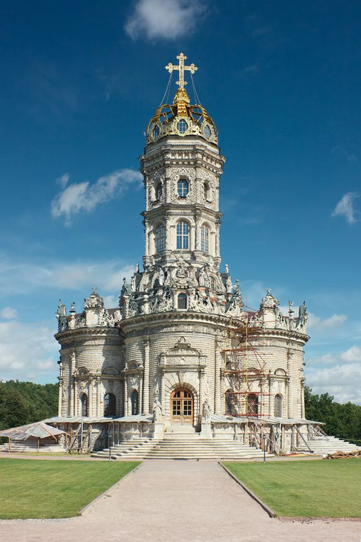 Знаменская церковь в Дубровицах, 1699. Архитектор Никодемус Тессин Младший. Фото: Сергей Ревич / Фотобанк Лори