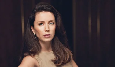 Драгоценный самолетик: как устроен ювелирный бренд Liza Borzaya