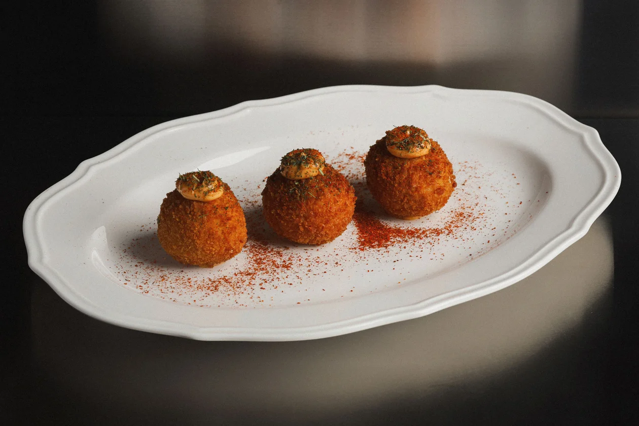 Хрустящие куриные крокеты, dijonnaise, паприка