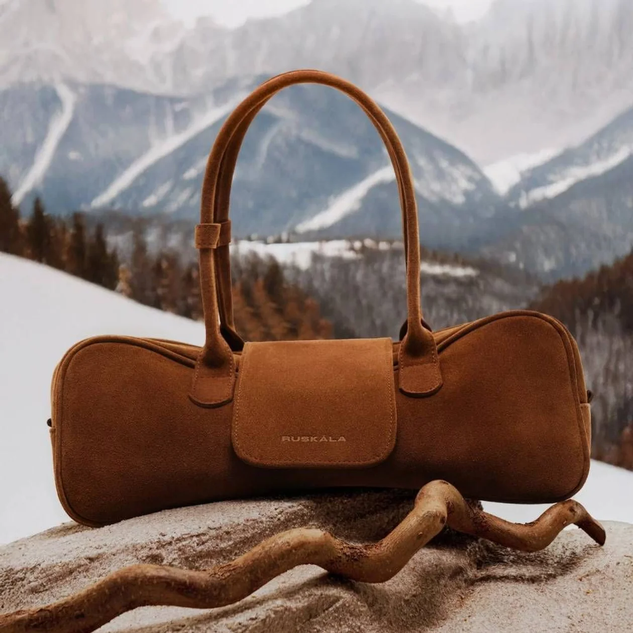 <a href="https://ruskala.com/bags/tproduct/821237463-661436137032-loaf-bag-tabacco"><span style="background-color:rgb(255,255,255);color:rgb(0,0,0);font-family:Roboto, -apple-system, BlinkMacSystemFont, "Apple Color Emoji", "Segoe UI", Oxygen, Ubuntu, Cantarell, "Fira Sans", "Droid Sans", "Helvetica Neue", sans-serif;">RUSKALA</span></a>