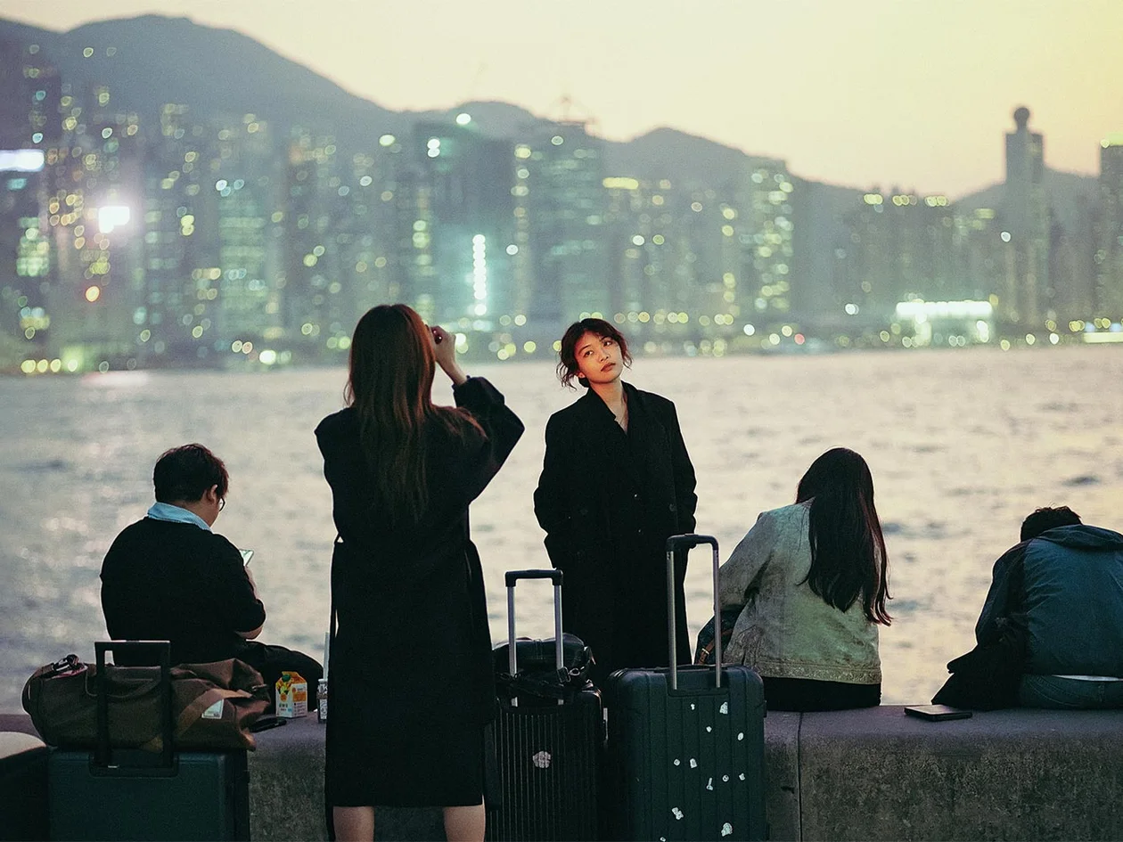 Совсем открыточные фото можно сделать с палубы парома Star Ferry, который перевозит пассажиров с южной окраины полуострова Коулун на остров Гонконг уже более 120 лет. Четырехдневный туристический проездной на него обойдется в 50 HKD