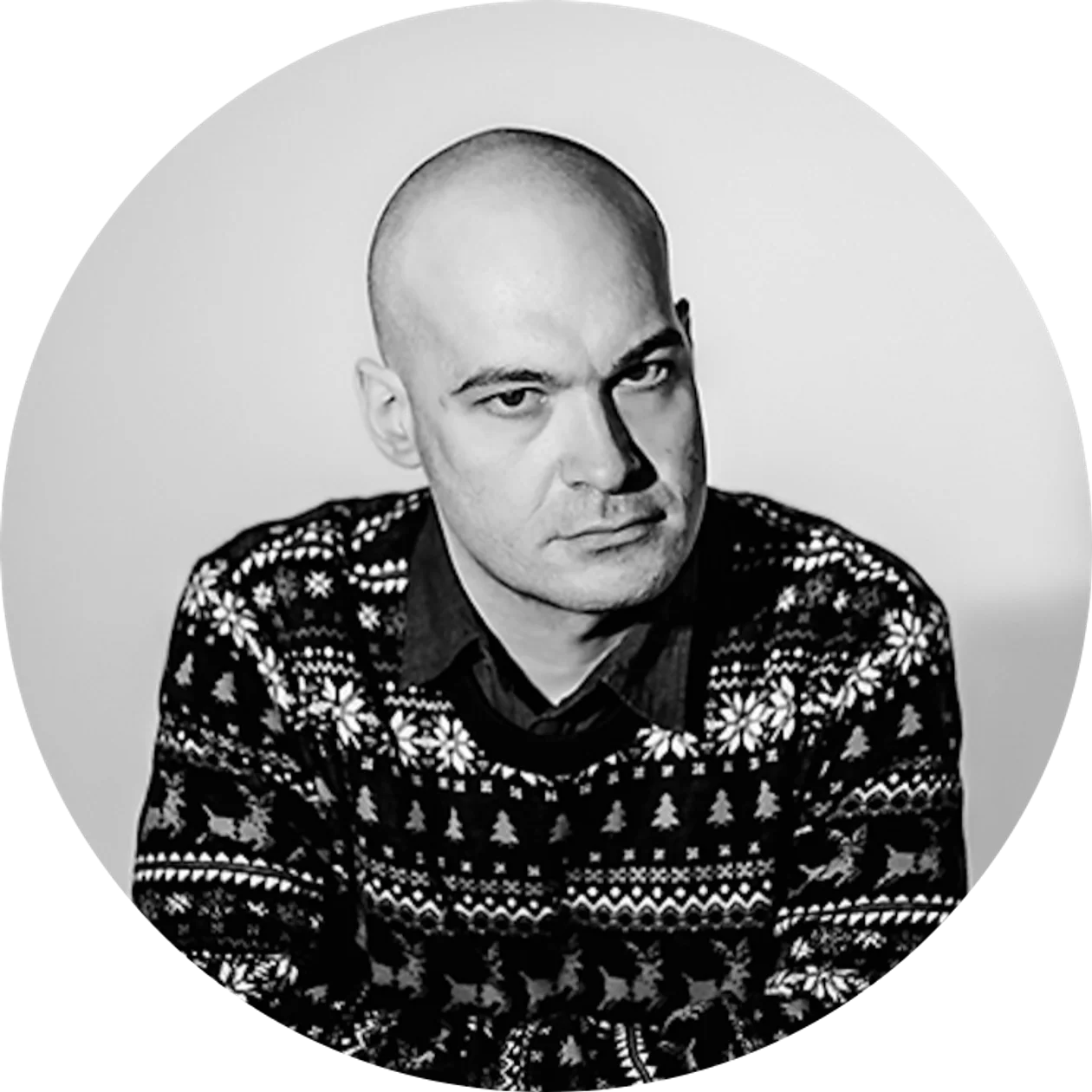 Антон Котенев ,журналист, выпускник философского факультета МГУ.