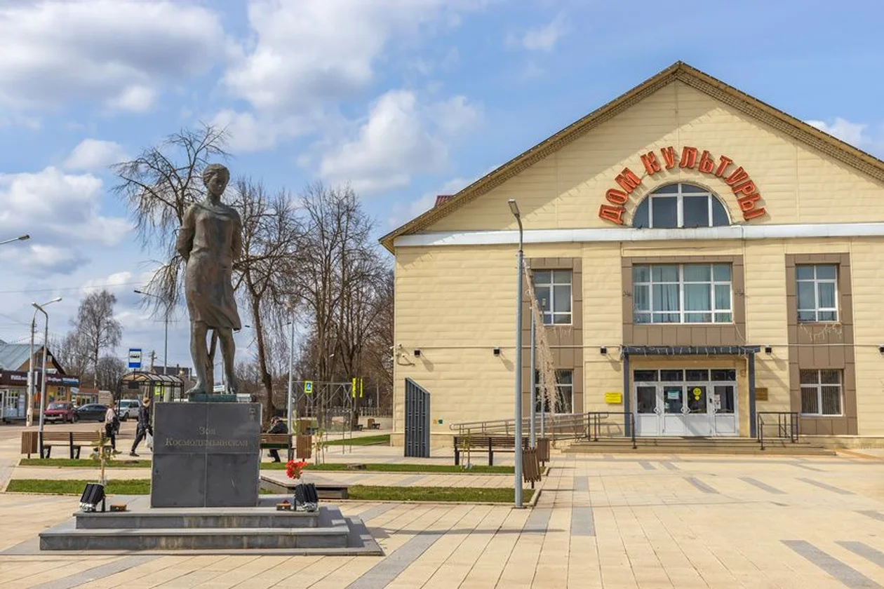 Памятник Зое Космодемьянской. Руза. 2013