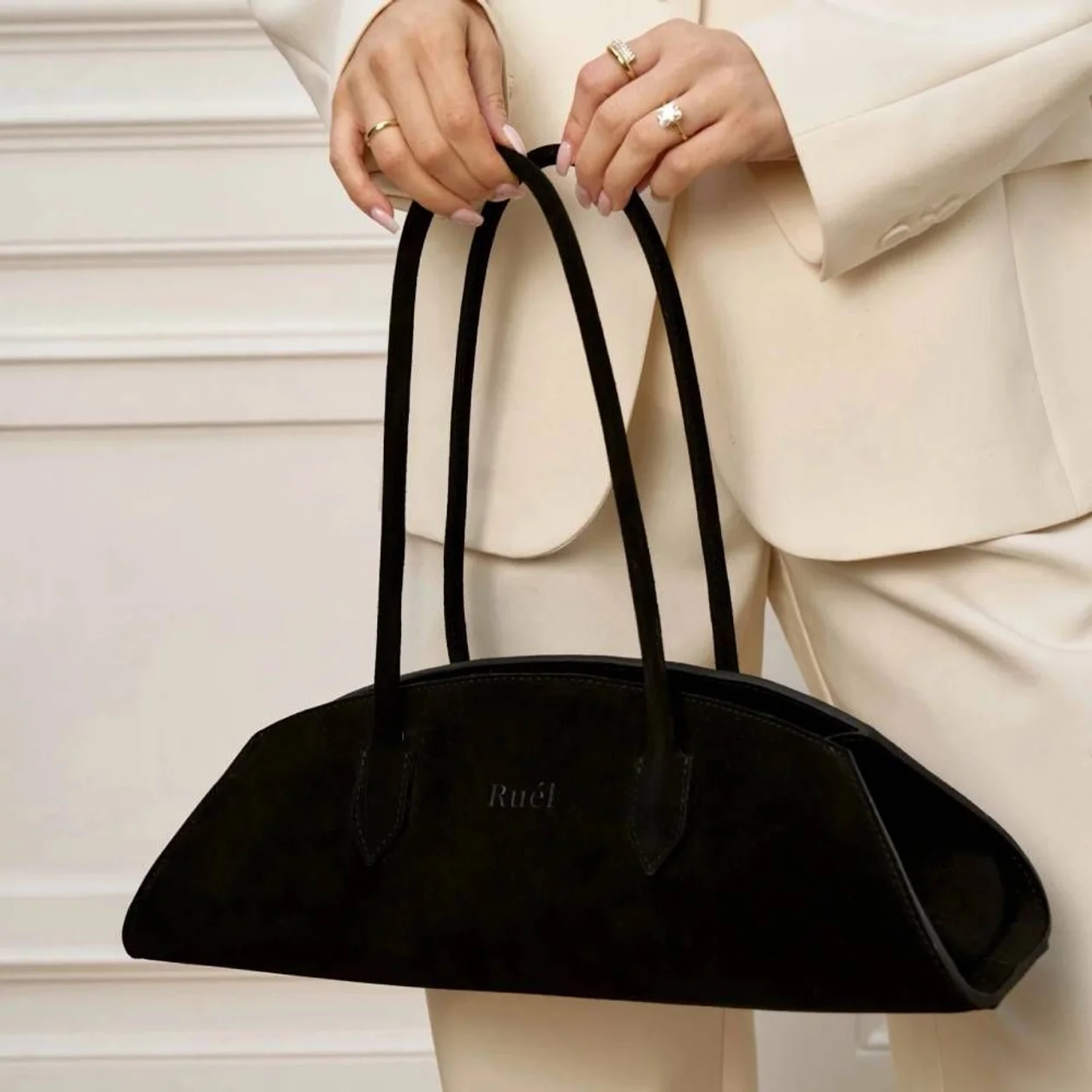 <a href="https://www.ruelbrand.ru/tproduct/465157926-333417328352-ruel-black-suede">RUEL</a>