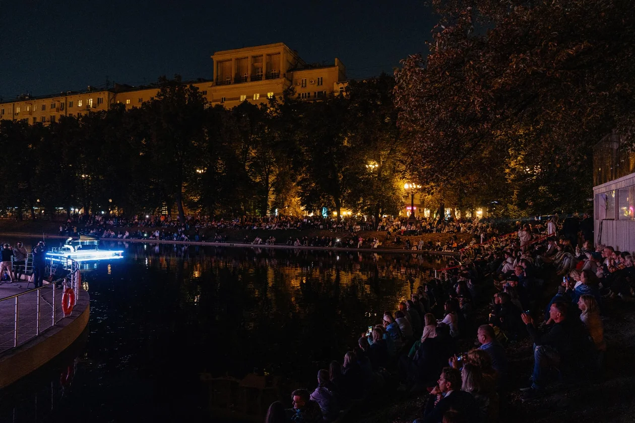 Перформанс-концерт «Рояль на воде» пианиста Никиты Тонконогова
