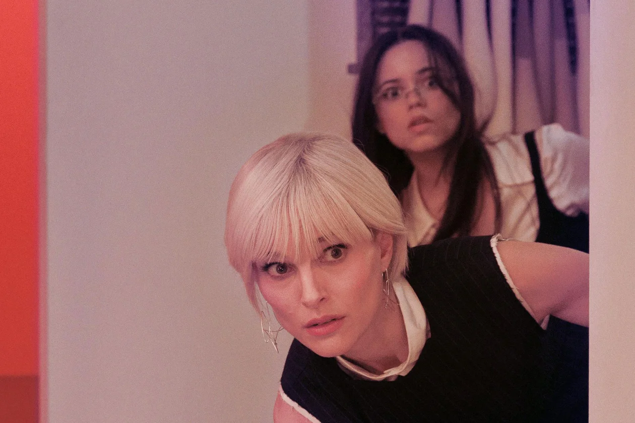 Кадр из фильма «Галеристка»