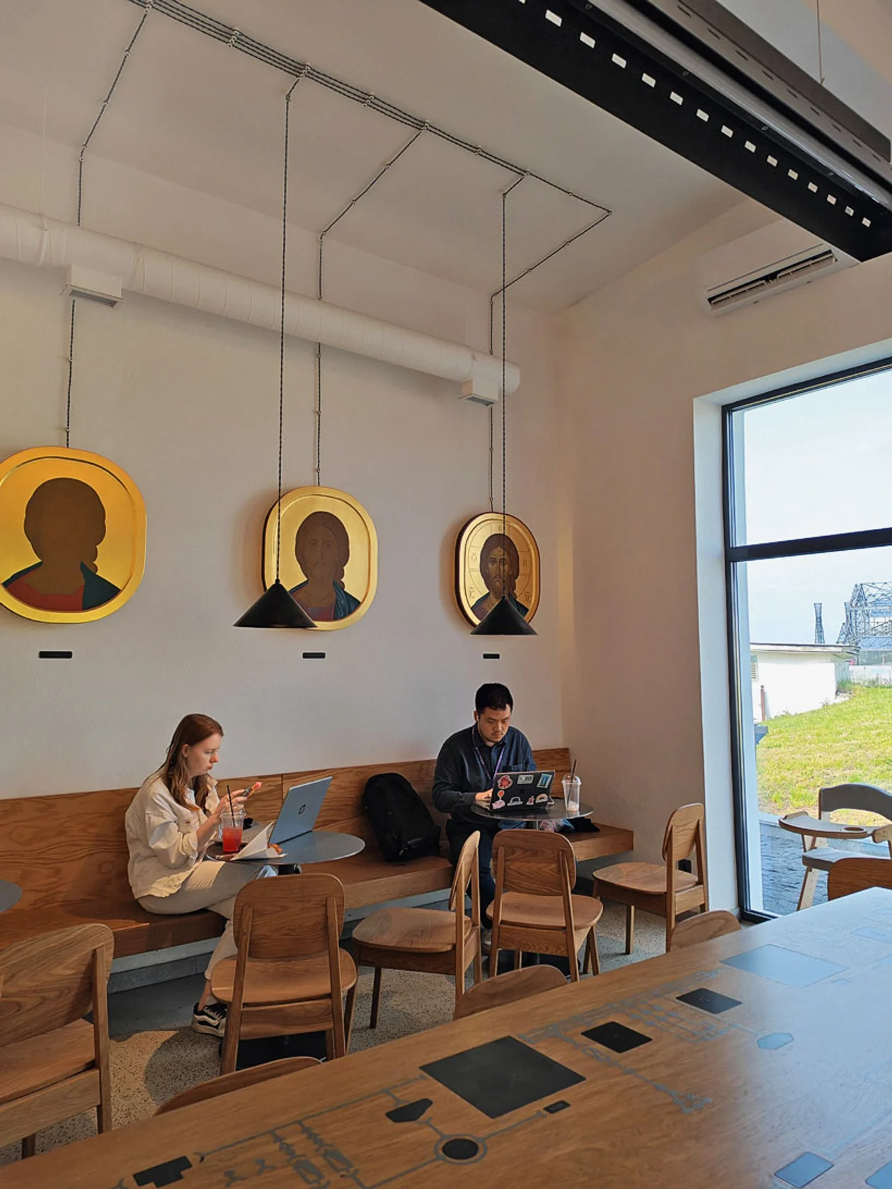 Православная кофейня«ТП-РП 2820» расположилась в здании трансформаторной подстанции