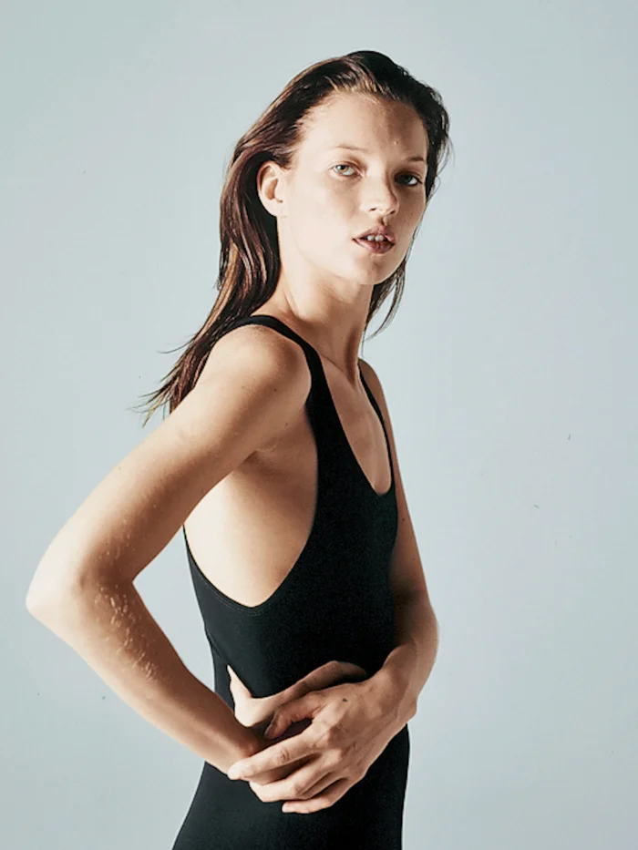 Кейт Мосс в рекламной кампании Calvin Klein, 1999.