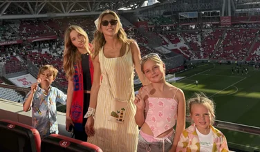 Полина Репик с детьми: сыном Максимом и дочерьми Валерией, Полиной и Анной