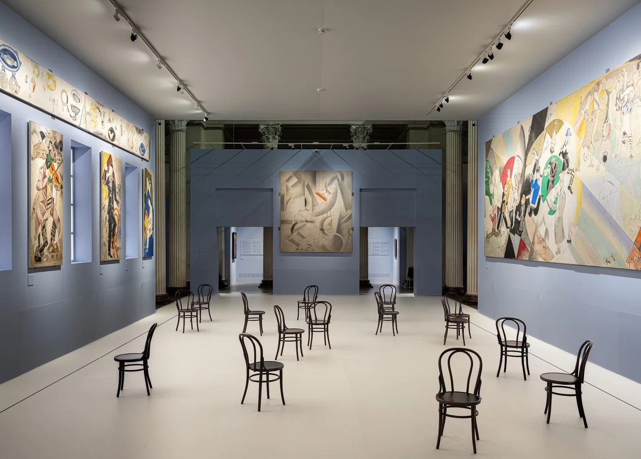 Экспозиция выставки «Марк Шагал. Радость земного притяжения»