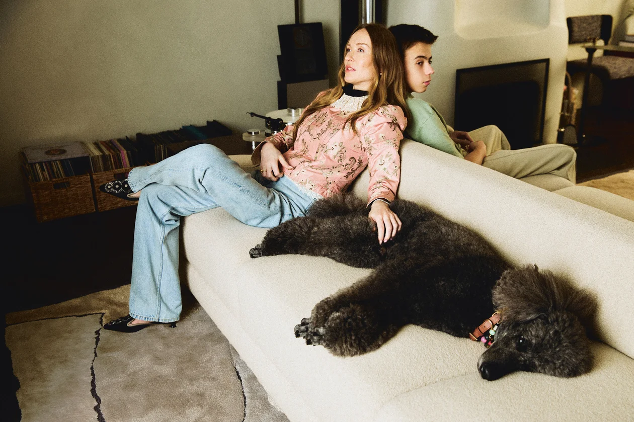 Наталья со средним сыном Дмитрием и пуделем Блэк Джеком