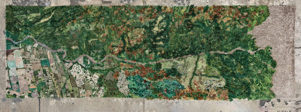 «Река ­Парана-де-лас-Пальмас», студия Александры Кехайоглу, 2021. Аргентинская художница и дизайнер создает фактурные гобелены, в которых документирует изменения в ландшафтах ее родной страны