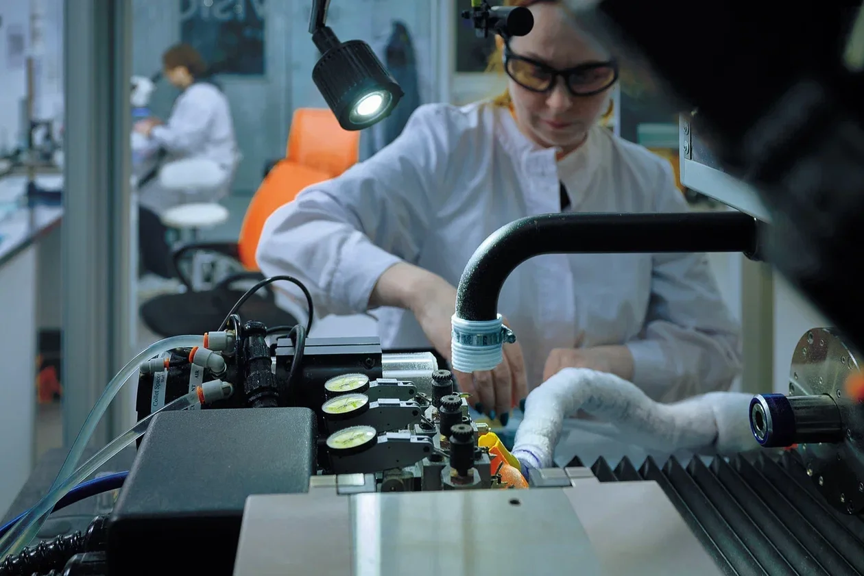 &#xab;&#x41d;&#x430;&#x43d;&#x43e;&#x43f;&#x442;&#x438;&#x43a;&#x430;&#xbb;. &#x427;&#x442;&#x43e;&#x431;&#x44b; &#x43b;&#x44e;&#x434;&#x438; &#x43f;&#x440;&#x43e;&#x437;&#x440;&#x435;&#x43b;&#x438;, &#x43f;&#x440;&#x43e;&#x438;&#x437;&#x432;&#x43e;&#x434;&#x438;&#x442;&#x435;&#x43b;&#x438; &#x43d;&#x430;&#x43d;&#x43e;&#x445;&#x440;&#x443;&#x441;&#x442;&#x430;&#x43b;&#x438;&#x43a;&#x43e;&#x432; &#x438;&#x441;&#x43f;&#x43e;&#x43b;&#x44c;&#x437;&#x443;&#x44e;&#x442; &#x440;&#x43e;&#x431;&#x43e;&#x442;&#x438;&#x437;&#x438;&#x440;&#x43e;&#x432;&#x430;&#x43d;&#x43d;&#x44b;&#x435; &#x441;&#x442;&#x430;&#x43d;&#x43a;&#x438; &#x438; &#x430;&#x43b;&#x43c;&#x430;&#x437;&#x43d;&#x44b;&#x435; &#x438;&#x43d;&#x441;&#x442;&#x440;&#x443;&#x43c;&#x435;&#x43d;&#x442;&#x44b;