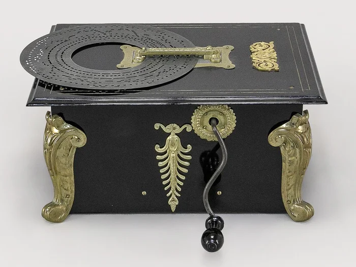 Органетта Intona G с программным диском. Германия, Лейпциг, около 1900 года. Из коллекции музея «Собрание».