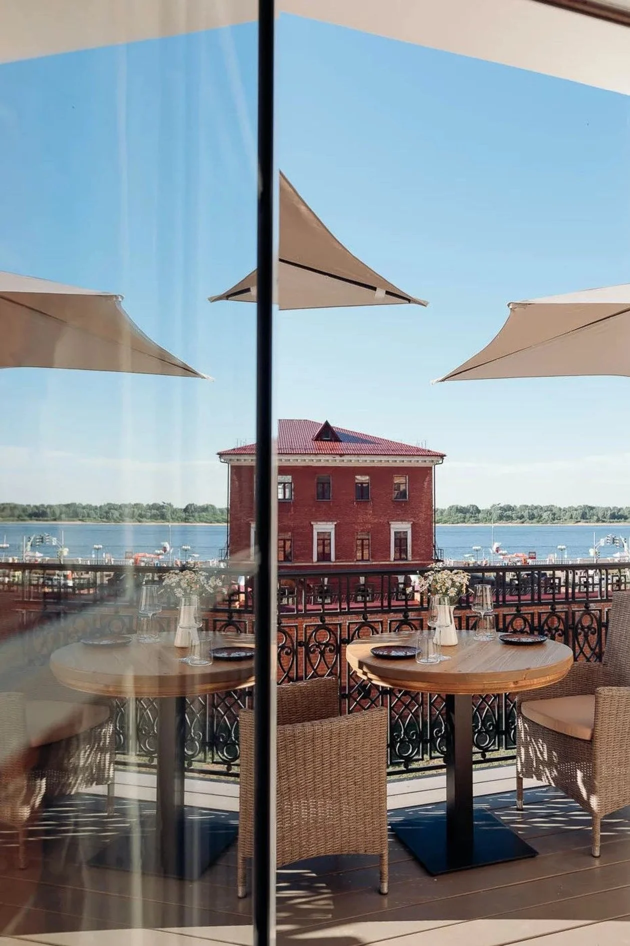 Фото: <span style="background-color:transparent;color:rgb(0,0,0);font-family:Arial, sans-serif;">Red Wall</span>