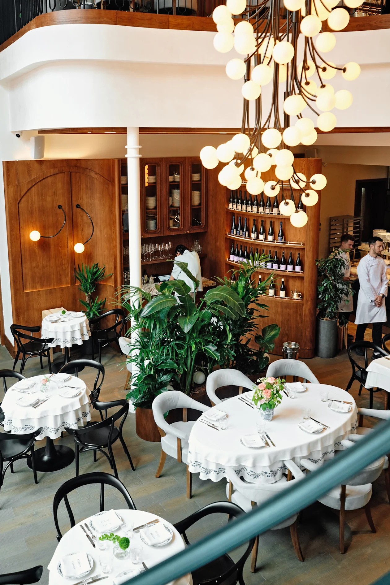 Придуманный концепт Grand Bistrot владельцы иронично объясняют желанием соединить в единый культурный код парадную локацию и французский шик городского бистро.