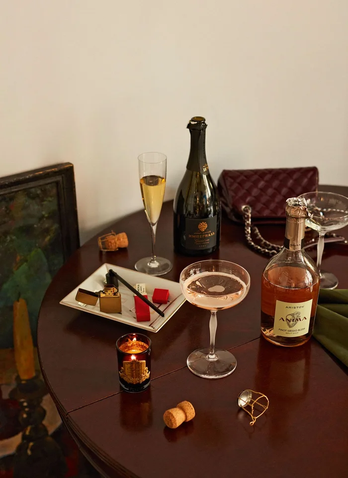 Слева направо: игристые вина «Абрау-Дюрсо» «Империал», Brut Vintage, 2021, и Aristov Anima Millesimato, Brut, 2021