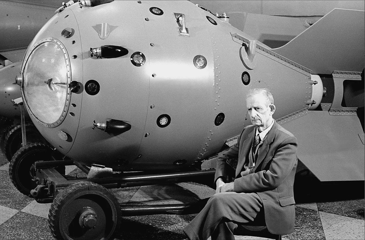 &#x410;&#x43a;&#x430;&#x434;&#x435;&#x43c;&#x438;&#x43a; &#x42e;&#x43b;&#x438;&#x439; &#x425;&#x430;&#x440;&#x438;&#x442;&#x43e;&#x43d; &#x440;&#x44f;&#x434;&#x43e;&#x43c; &#x441; &#x431;&#x43e;&#x43c;&#x431;&#x43e;&#x439;