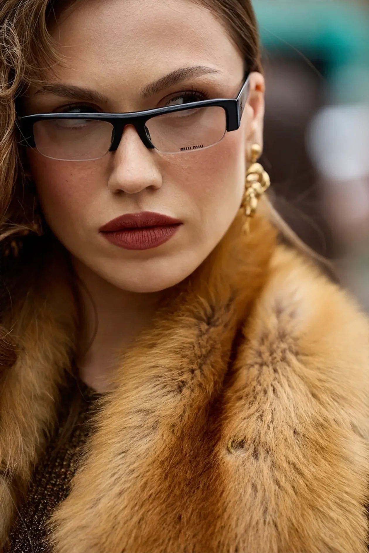 Дуйгу Озаслан, блогер