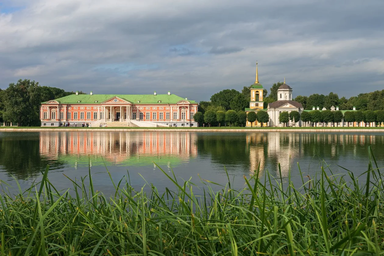 &#x426;&#x435;&#x43d;&#x442;&#x440;&#x430;&#x43b;&#x44c;&#x43d;&#x44b;&#x439; &#x434;&#x432;&#x43e;&#x440;&#x435;&#x446; &#x443;&#x441;&#x430;&#x434;&#x44c;&#x431;&#x44b; &#x428;&#x435;&#x440;&#x435;&#x43c;&#x435;&#x442;&#x435;&#x432;&#x430; &#x432; &#x41a;&#x443;&#x441;&#x43a;&#x43e;&#x432;&#x435;, &#x41c;&#x43e;&#x441;&#x43a;&#x432;&#x430;, 1775 &#x433;&#x43e;&#x434;. &#x424;&#x43e;&#x442;&#x43e;: KOSIM / &#x424;&#x43e;&#x442;&#x43e;&#x431;&#x430;&#x43d;&#x43a; &#x41b;&#x43e;&#x440;&#x438;