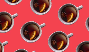 Согревает душу и тело: 5 рецептов глинтвейна