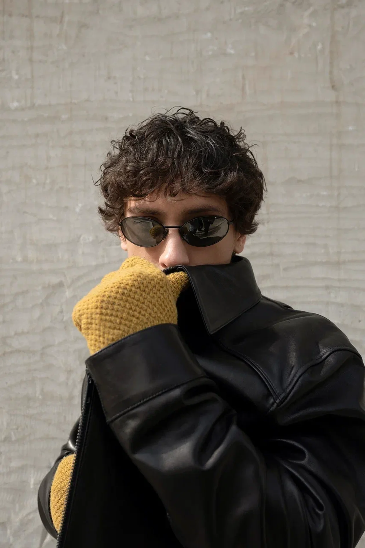 Куртка, Karl Lagerfeld; перчатки, Rosi Collection, Boscofamily; очки, Prada