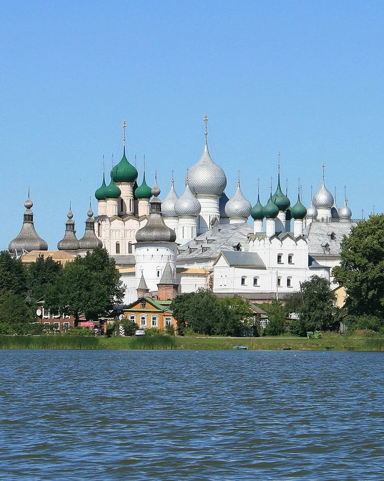 Митрополичий двор в Ростове Великом