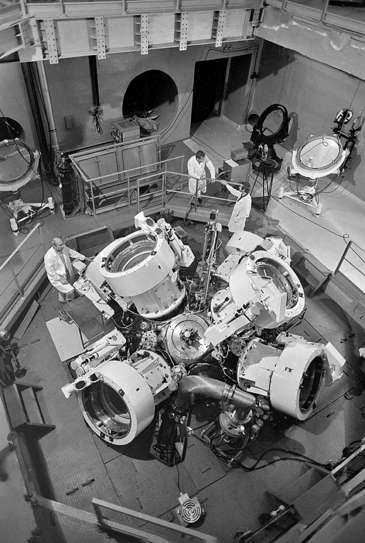 &#x414;&#x432;&#x435;&#x43d;&#x430;&#x434;&#x446;&#x430;&#x442;&#x438;&#x43a;&#x430;&#x43d;&#x430;&#x43b;&#x44c;&#x43d;&#x430;&#x44f; &#x43b;&#x430;&#x437;&#x435;&#x440;&#x43d;&#x430;&#x44f; &#x443;&#x441;&#x442;&#x430;&#x43d;&#x43e;&#x432;&#x43a;&#x430; &#xab;&#x418;&#x441;&#x43a;&#x440;&#x430;-5&#xbb; &#x432; &#x421;&#x430;&#x440;&#x43e;&#x432;&#x435;, 1991