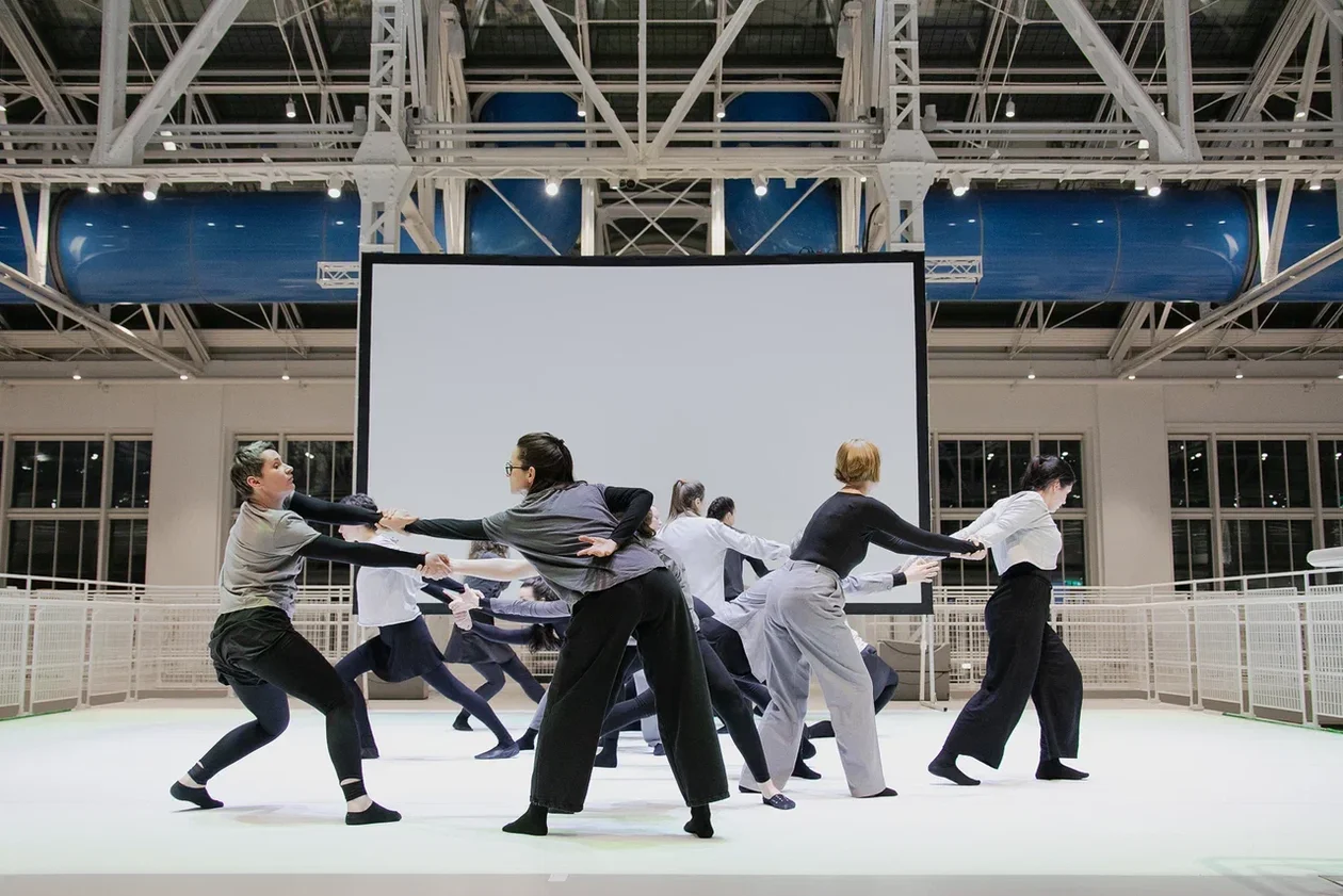 В Доме культуры «ГЭС-2» есть самые разные форматы посещения —инклюзивные туры, мастер-классы, лаборатории и арт-практики