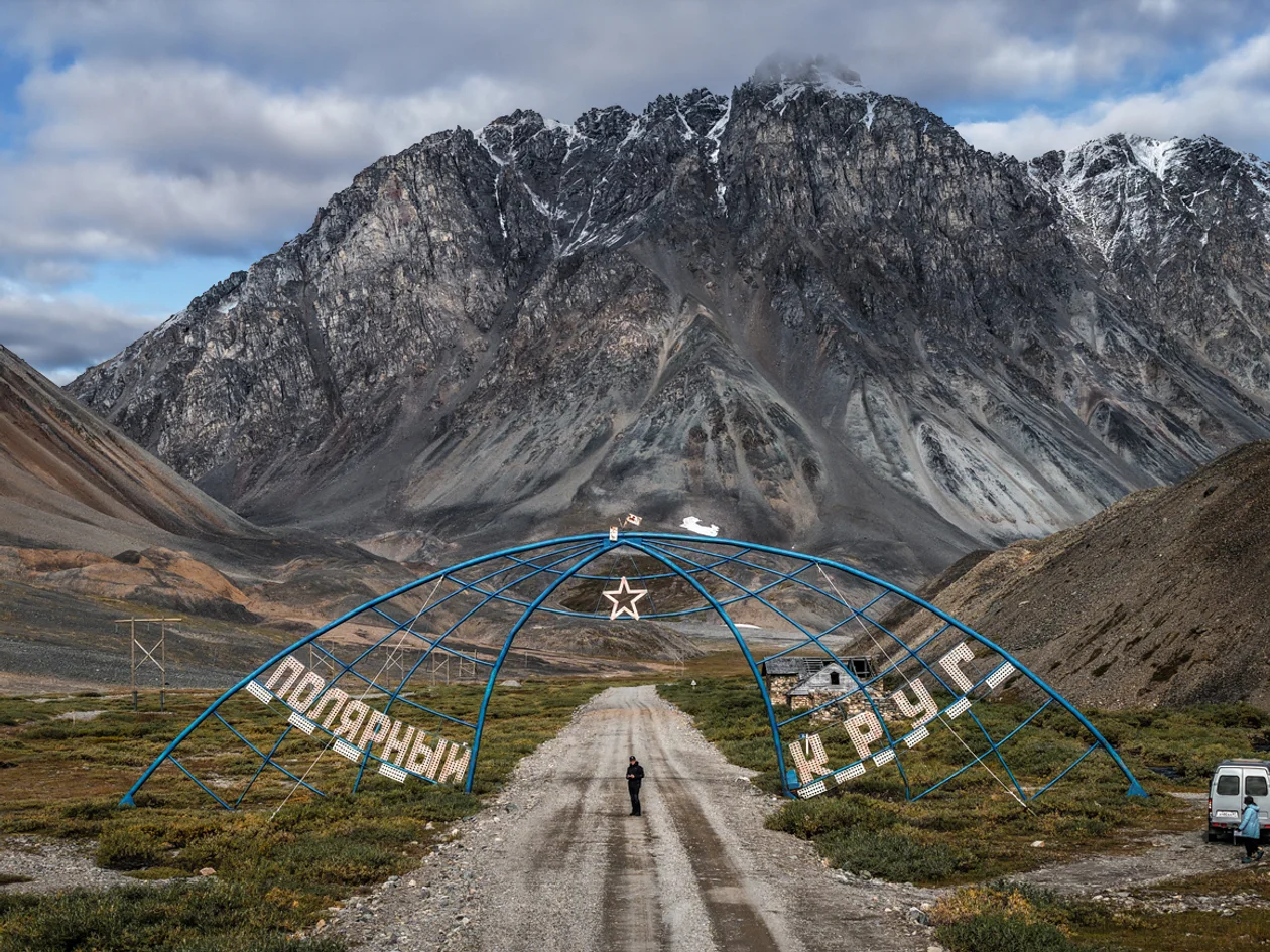 <span style="font-family:"Roboto Condensed", "Roboto Condensed Placeholder", sans-serif;font-size:14px;">Арка «Полярный круг» расположена в точке пересечения автодороги Эгвекинот — Иультин с Северным полярным кругом</span>