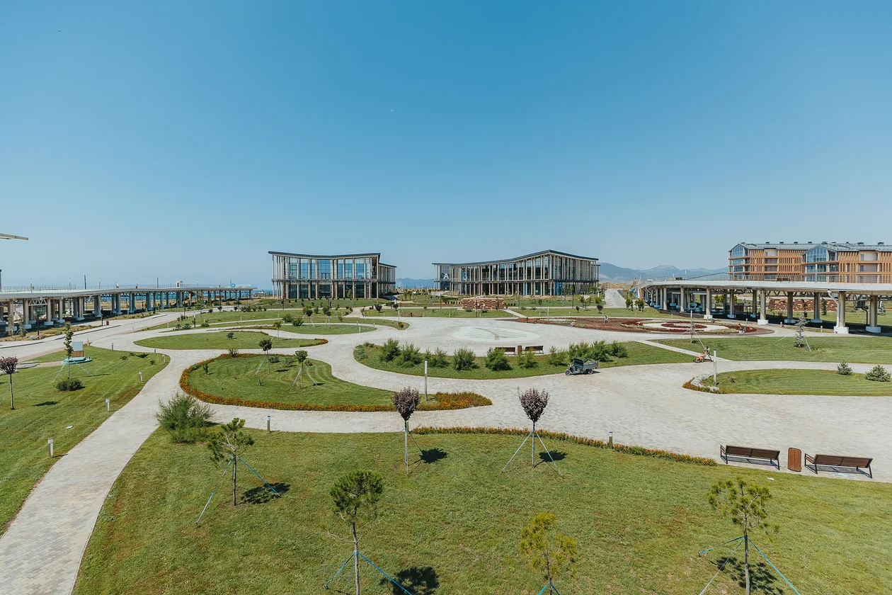 Академия «Меганом»на берегу Черного моря