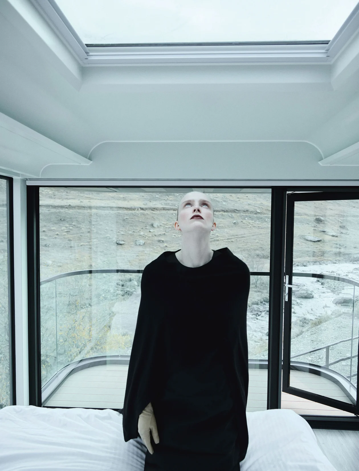 Кейп и платье, Sanchy; перчатки, Liviana Conti, Bosco