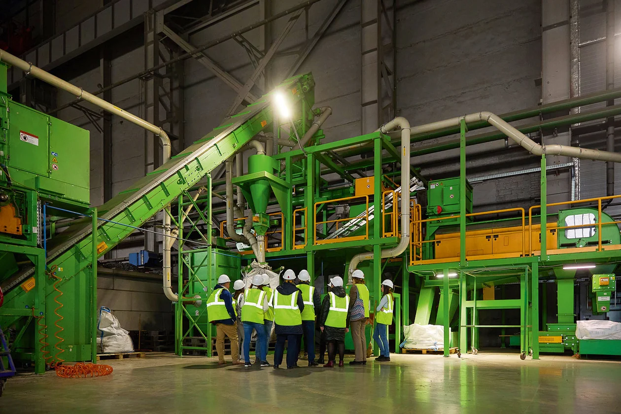 «Экопласт» превращает пластиковые корпуса старой техники в сырье для промышленности.