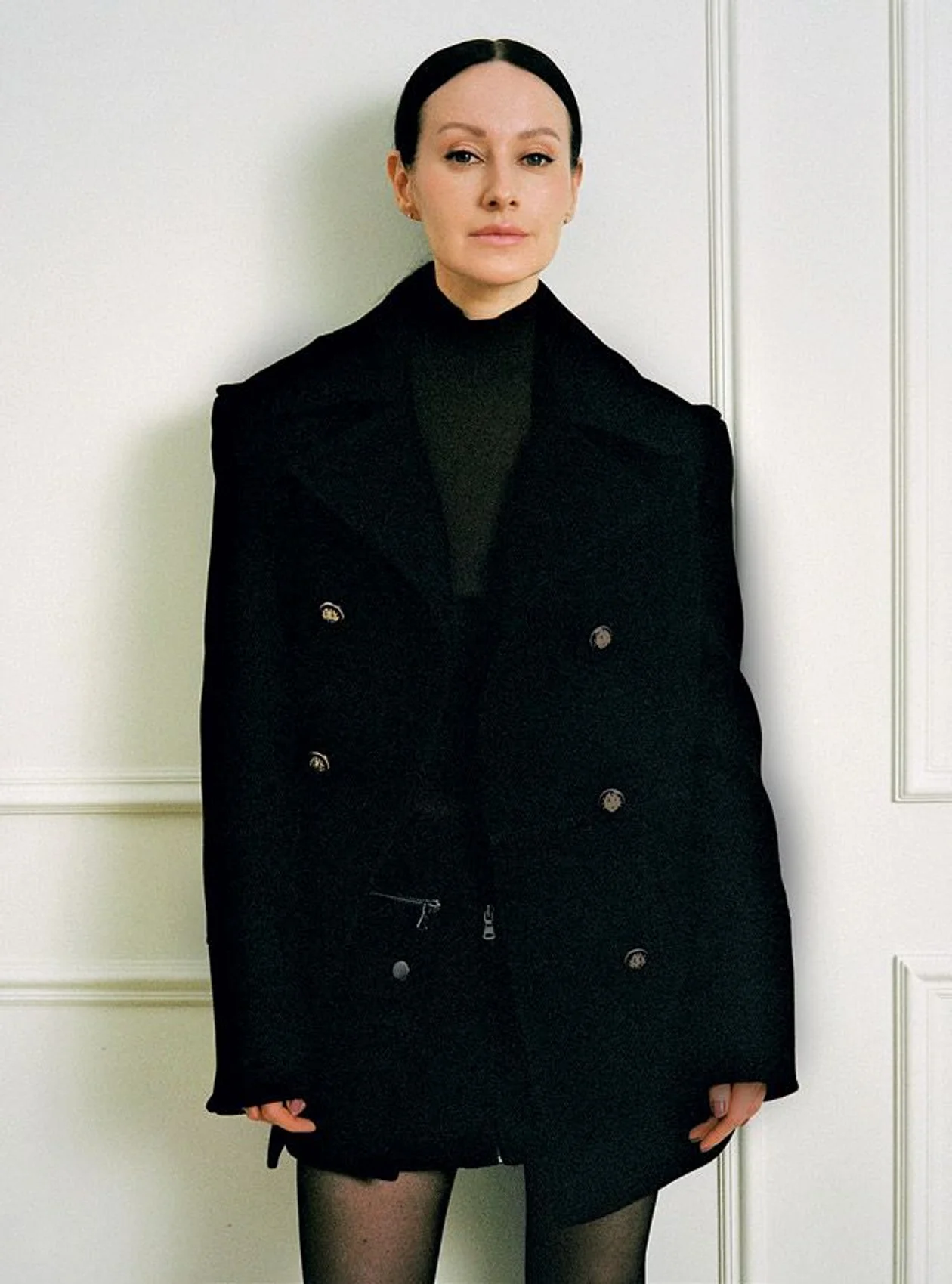 &#x42e;&#x431;&#x43a;&#x430; &#x438; &#x431;&#x443;&#x448;&#x43b;&#x430;&#x442;, <strong>KSENIA AVAKYAN</strong>; &#x442;&#x43e;&#x43f;, <strong>LIM&#xc9;</strong>; &#x43a;&#x43e;&#x43b;&#x433;&#x43e;&#x442;&#x43a;&#x438;, <strong>CALZEDONIA</strong>. &#x418;&#x441;&#x442;&#x43e;&#x447;&#x43d;&#x438;&#x43a;: &#x41f;&#x430;&#x432;&#x435;&#x43b; &#x420;&#x430;&#x434;&#x447;&#x435;&#x43d;&#x43a;&#x43e; / &#x41c;&#x43e;&#x441;&#x43a;&#x432;&#x438;&#x447;&#x43a;&#x430;