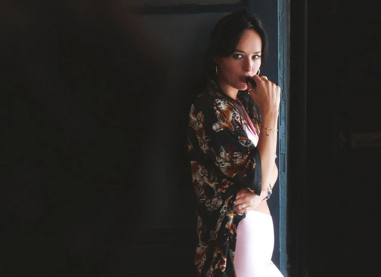 &#x41a;&#x430;&#x434;&#x440; &#x438;&#x437; &#x444;&#x438;&#x43b;&#x44c;&#x43c;&#x430; &#xab;&#x41d;&#x435;&#x437;&#x43d;&#x430;&#x43a;&#x43e;&#x43c;&#x430;&#x44f; &#x434;&#x43e;&#x447;&#x44c;&#xbb;. &#x418;&#x441;&#x442;&#x43e;&#x447;&#x43d;&#x438;&#x43a;: &#x41d;&#x435;&#x432;&#x430;&#x444;&#x438;&#x43b;&#x44c;&#x43c;