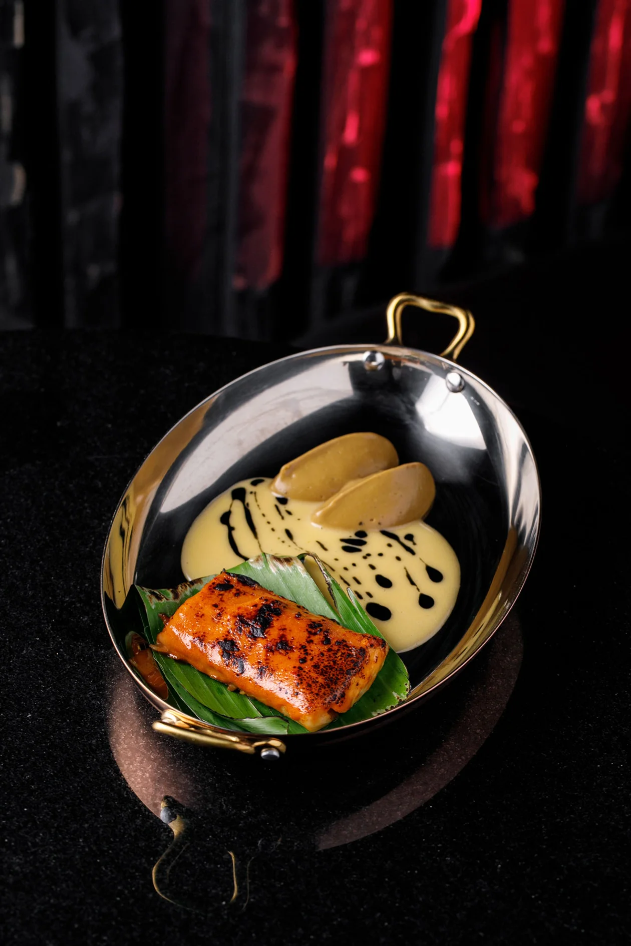 Треска мисо с кремом из белых грибов и соусом берблан