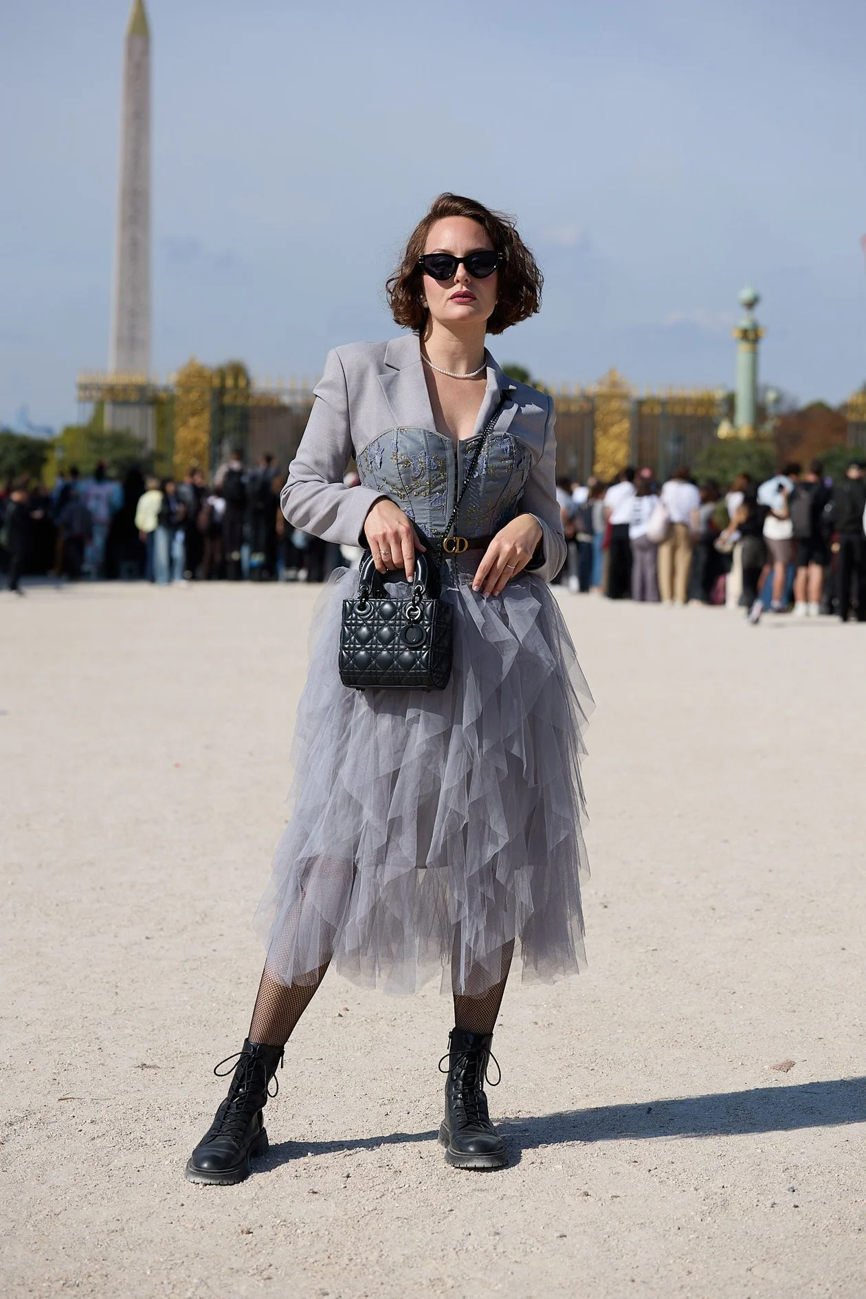 Антуанетта, модель. На ней сумка, ремень и очки Dior, блейзер Mango, корсет и винтажная юбка 