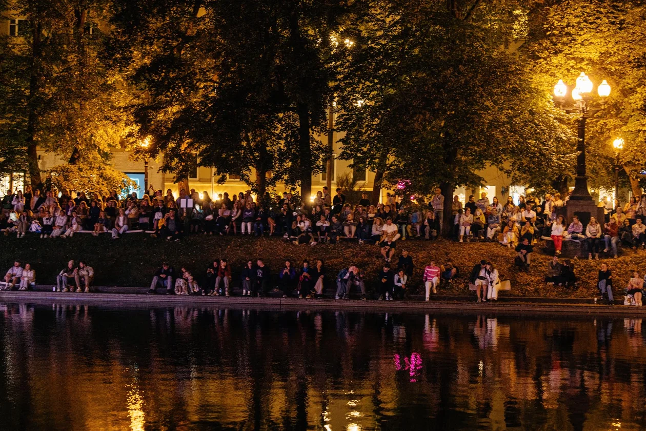 Перформанс-концерт «Рояль на воде» пианиста Никиты Тонконогова