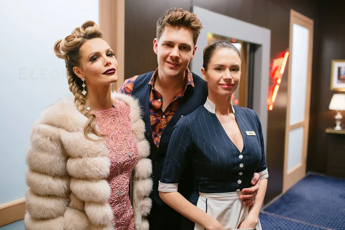 Милош Бикович, Диана Пожарская на съемках сериала «Отель Элеон»