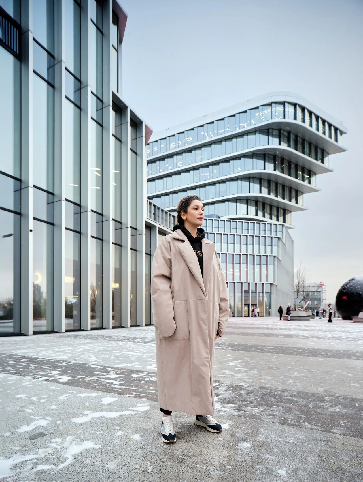 На Алине: пальто, ZNWR; кроссовки, Geox
