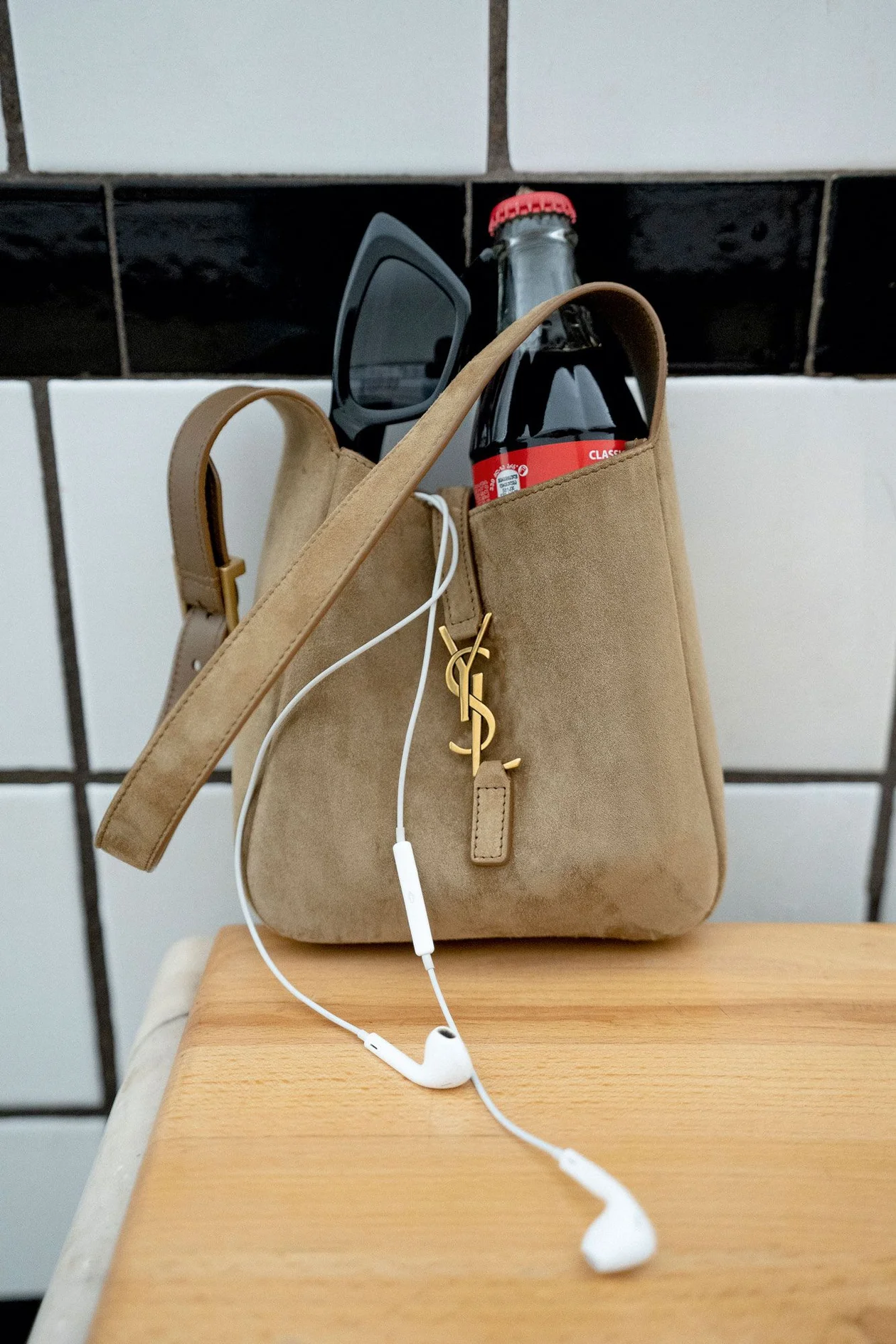 &#x421;&#x443;&#x43c;&#x43a;&#x430; SAINT LAURENT, &#x426;&#x423;&#x41c;; &#x43e;&#x447;&#x43a;&#x438; LANCEL, &#xab;&#x41f;&#x418;&#x41e;&#x41d;&#x415;&#x420;-&#x41e;&#x41f;&#x422;&#x418;&#x41a;&#xbb;