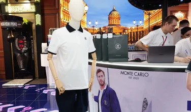 Monte Carlo и Фонд Росконгресс представили лимитированную коллекцию поло на ПМЭФ-2026