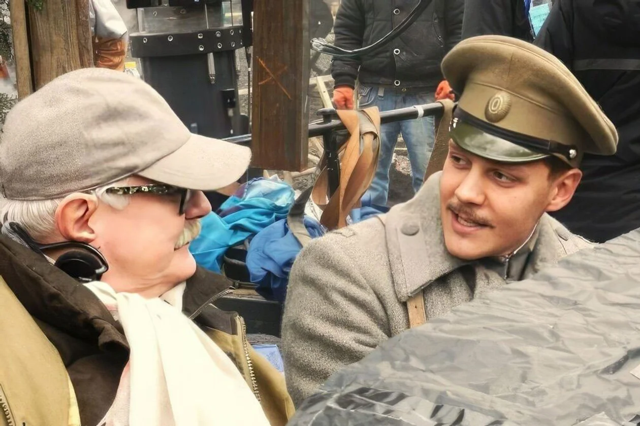 Никита Михалков и Милош Бикович на съемках фильма «Солнечный удар», 2014
