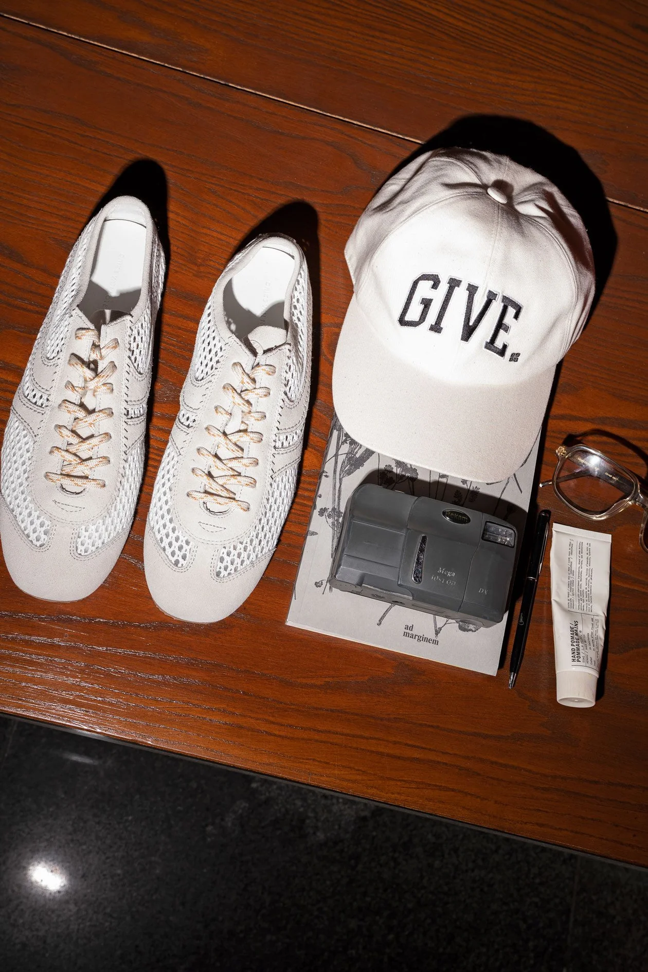 &#x41a;&#x435;&#x434;&#x44b; DRIES VAN NOTEN, &#x426;&#x423;&#x41c;; &#x431;&#x435;&#x439;&#x441;&#x431;&#x43e;&#x43b;&#x43a;&#x430; GIVENCHY, WISTERIA