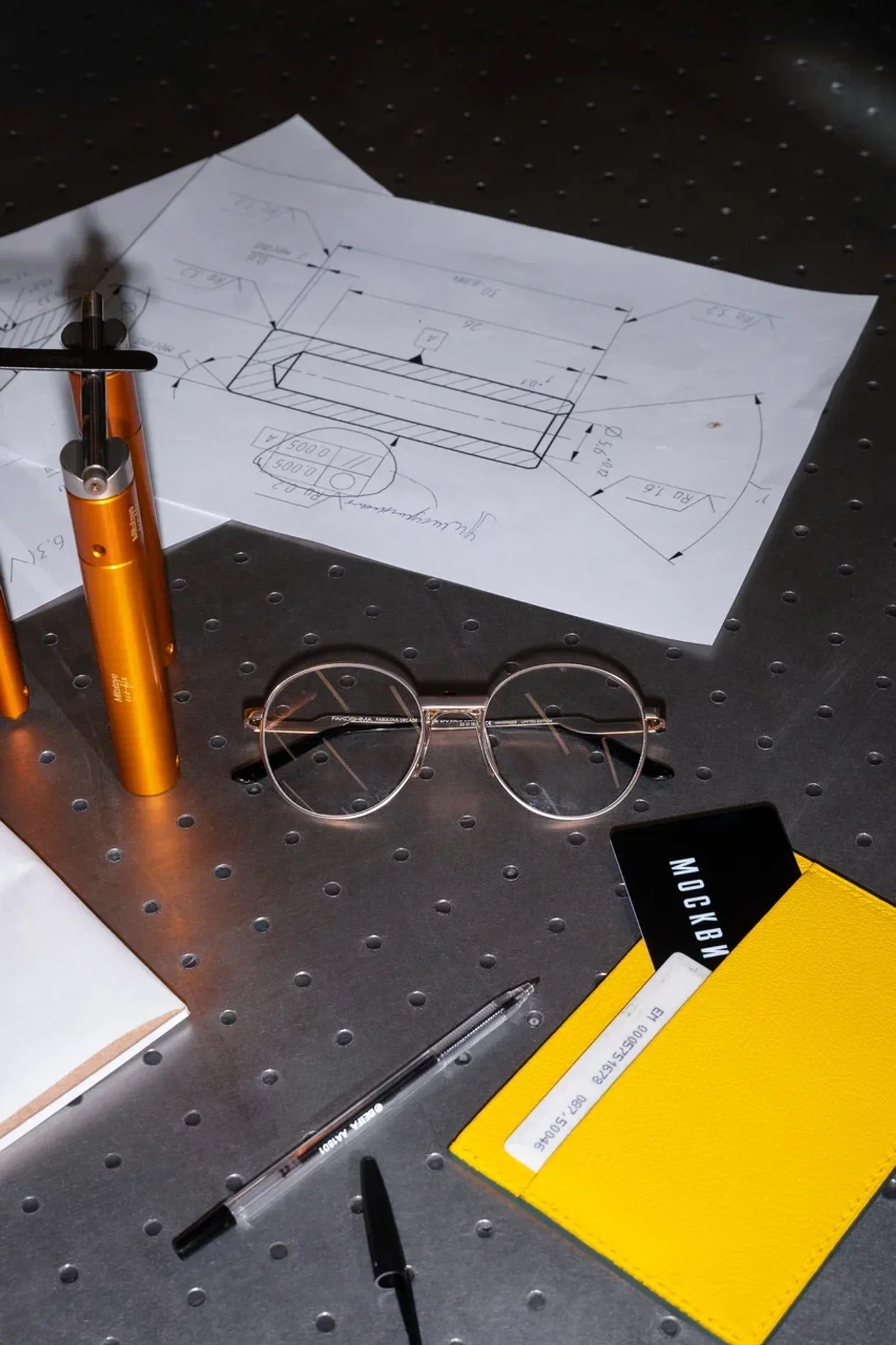 Где: МГТУ им. Н. Э. Баумана. Картхолдер, PARS; очки, Fakoshima, Fashion Rebels