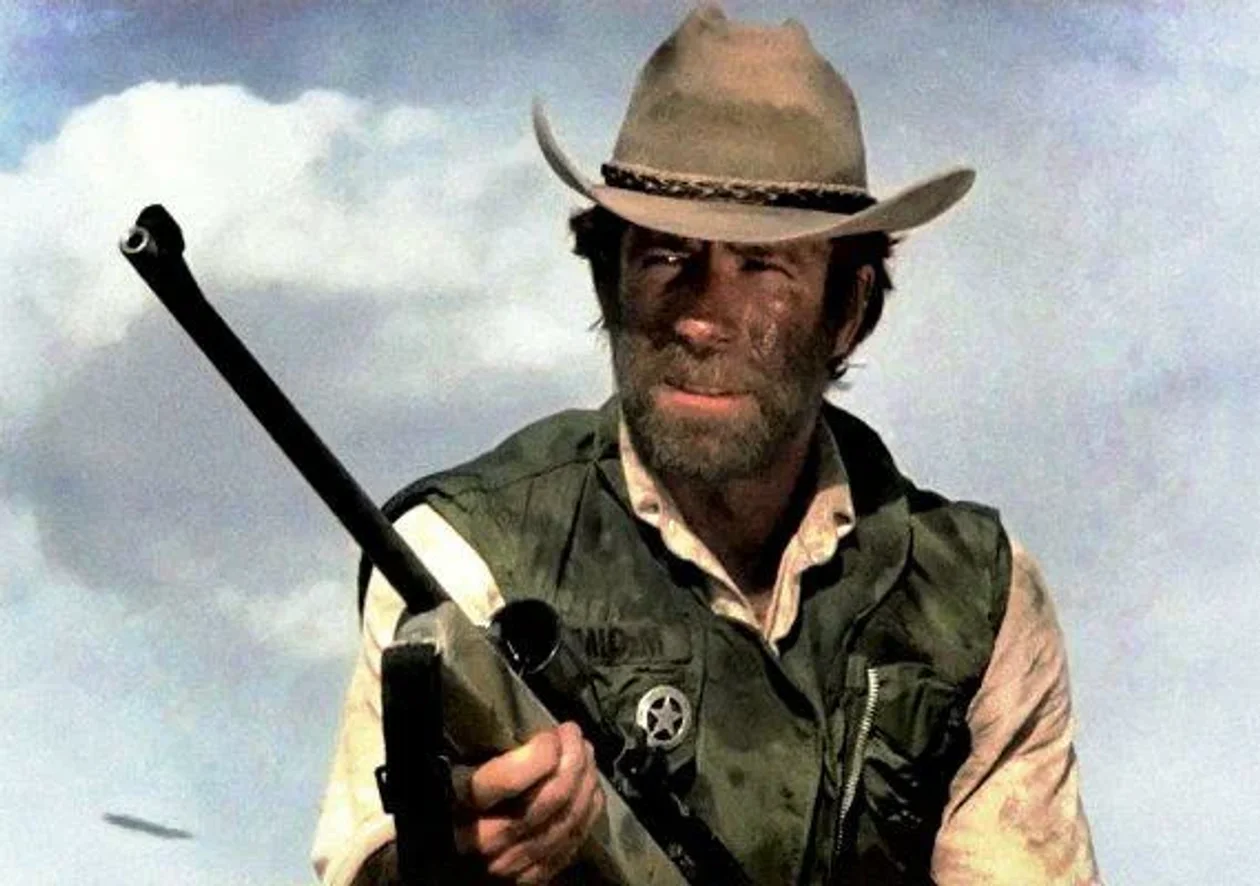 <span style="background-color:transparent;color:rgb(67,67,67);">Кадр из фильма «Одинокий волк МакКуэйд»</span>