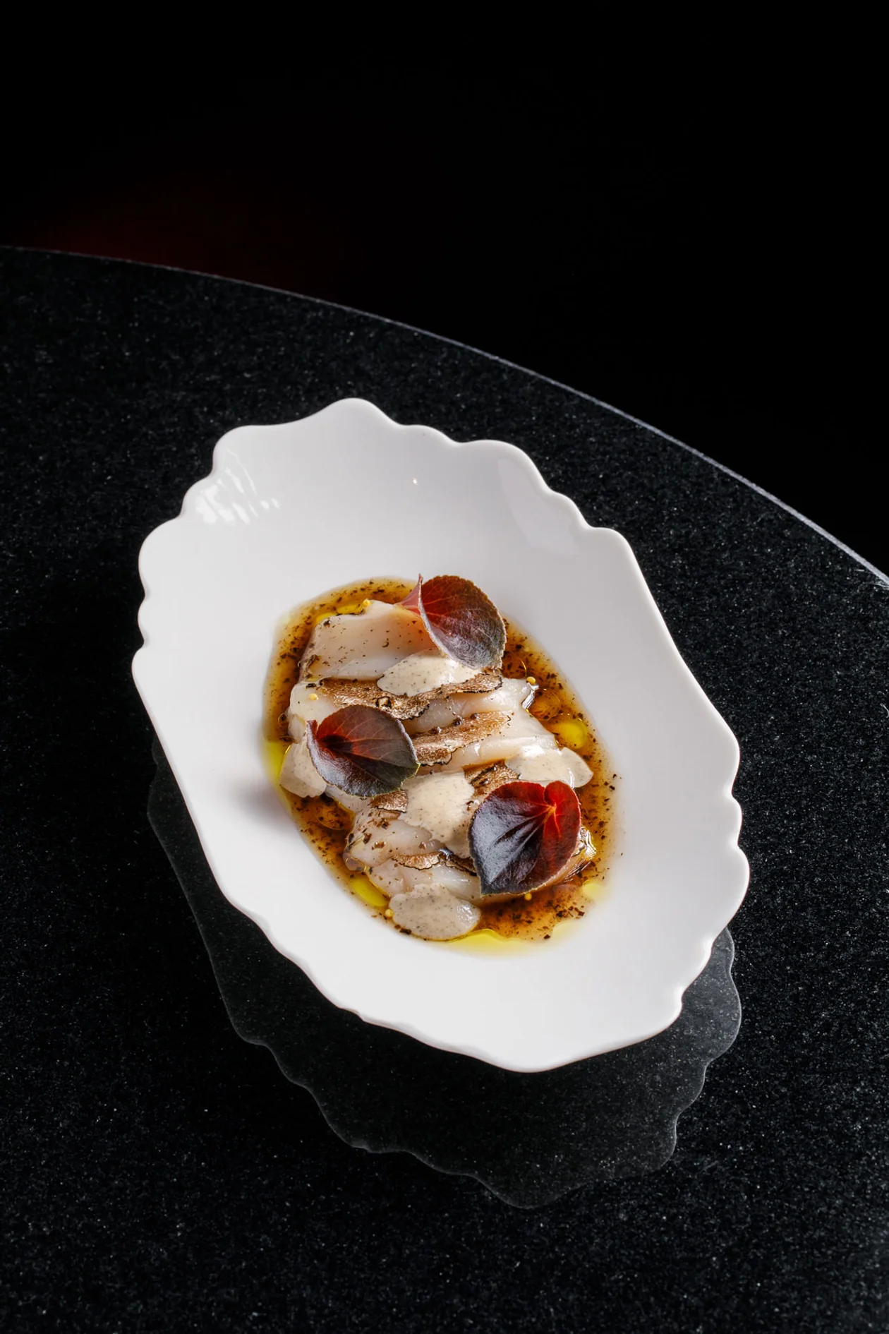 Картофельный гратен с осетровой икрой и копченой сметаной